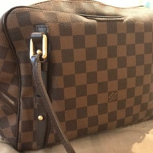 Louis Vuitton Bag. Barely Used. Interior in Mint.
